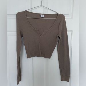 Aritzia cropped top